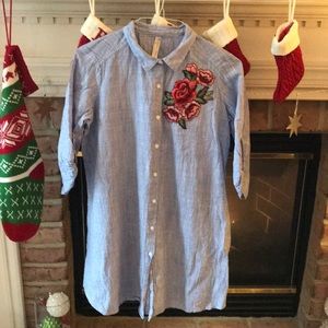 Women’s blue stripe button front rose dress Medium